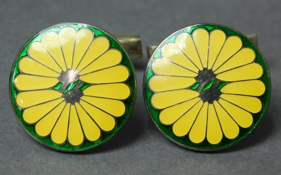 Gift Cufflinks from Kitashirakawa-no-miya Princely House 北白川宮カフスボタン.jpg