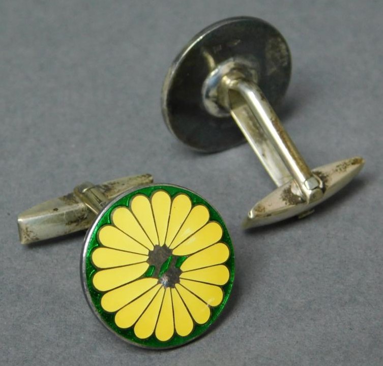 Gift Cufflinks from Kitashirakawa-no-miya  Princely House 北白川宮カフスボタン.jpg