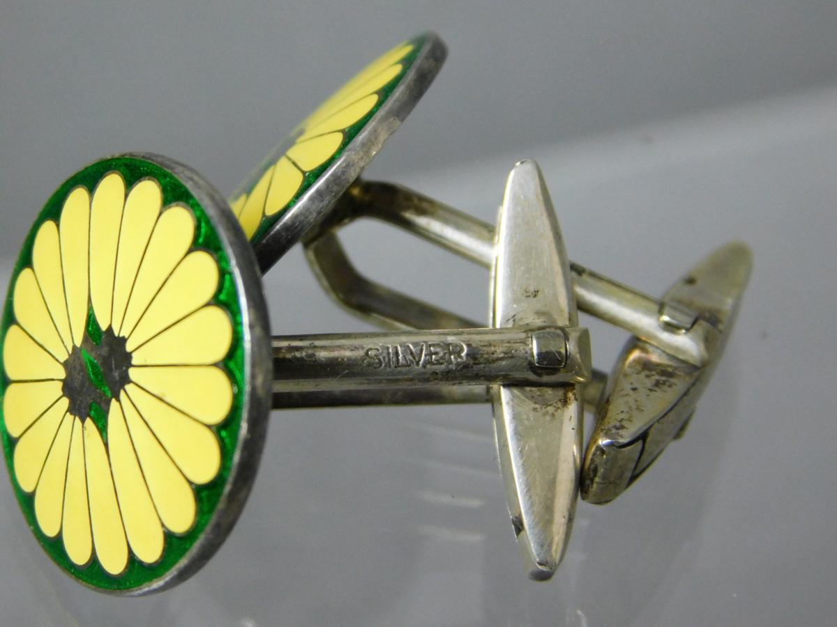 Gift Cufflinks  from Kitashirakawa-no-miya  Princely House 北白川宮カフスボタン.jpg