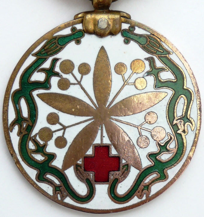 Gift Medal of Manchukuo Red Cross Society 州国赤十字社贈章.JPG
