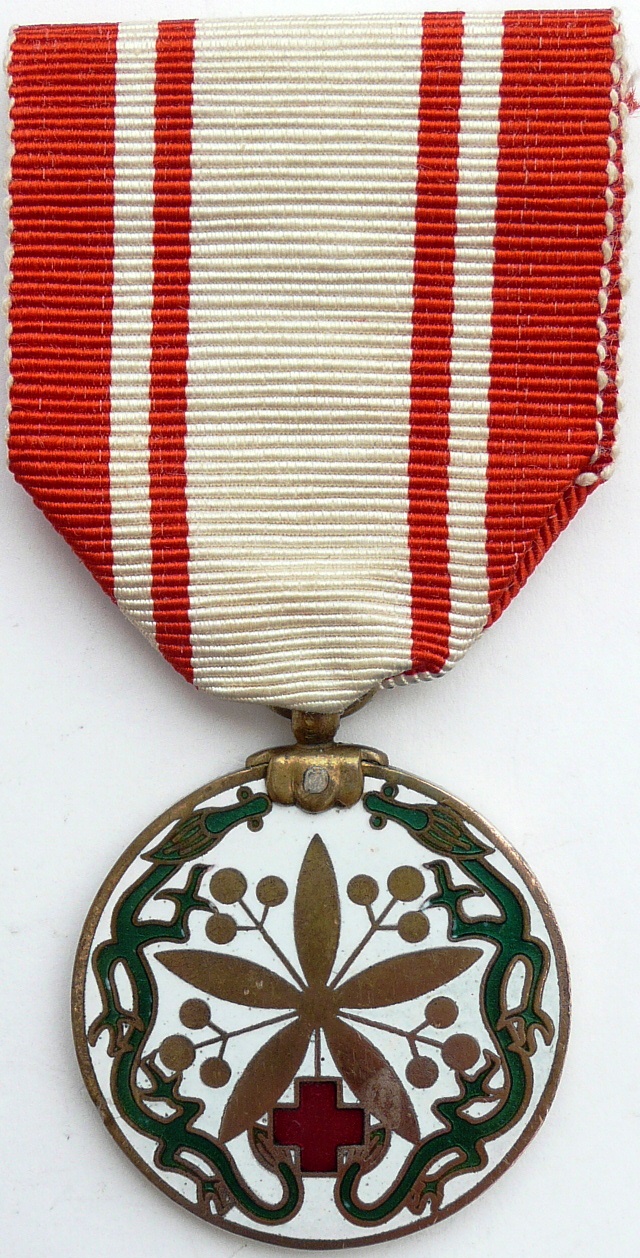 Gift  Medal of Manchukuo Red Cross Society 州国赤十字社贈章.JPG