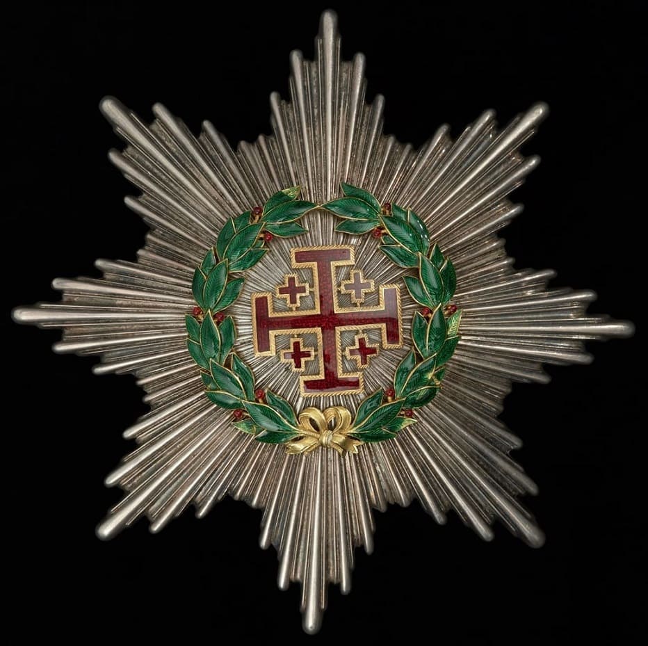 Godet-made breast star  with a plain rays.jpg