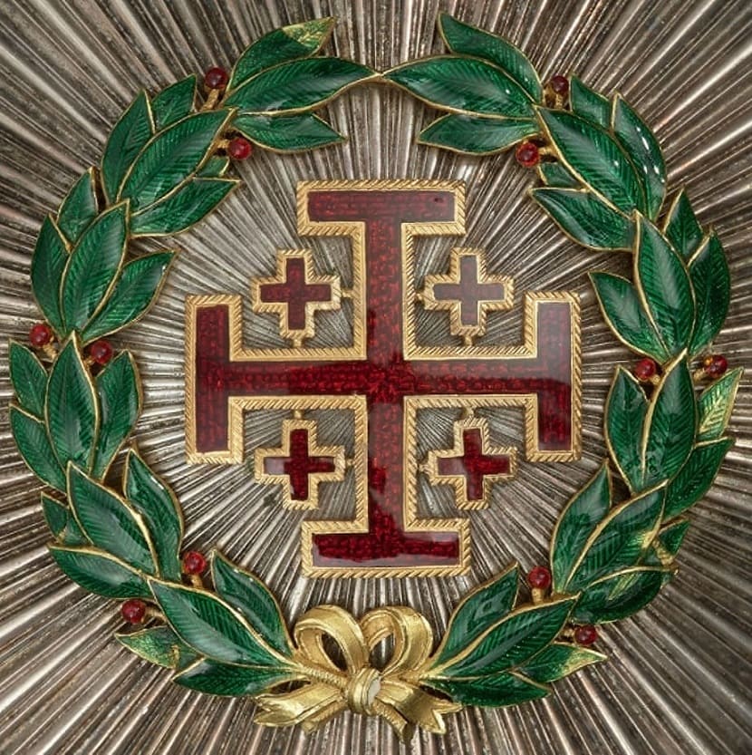 Godet-made  breast star with a plain rays.jpg