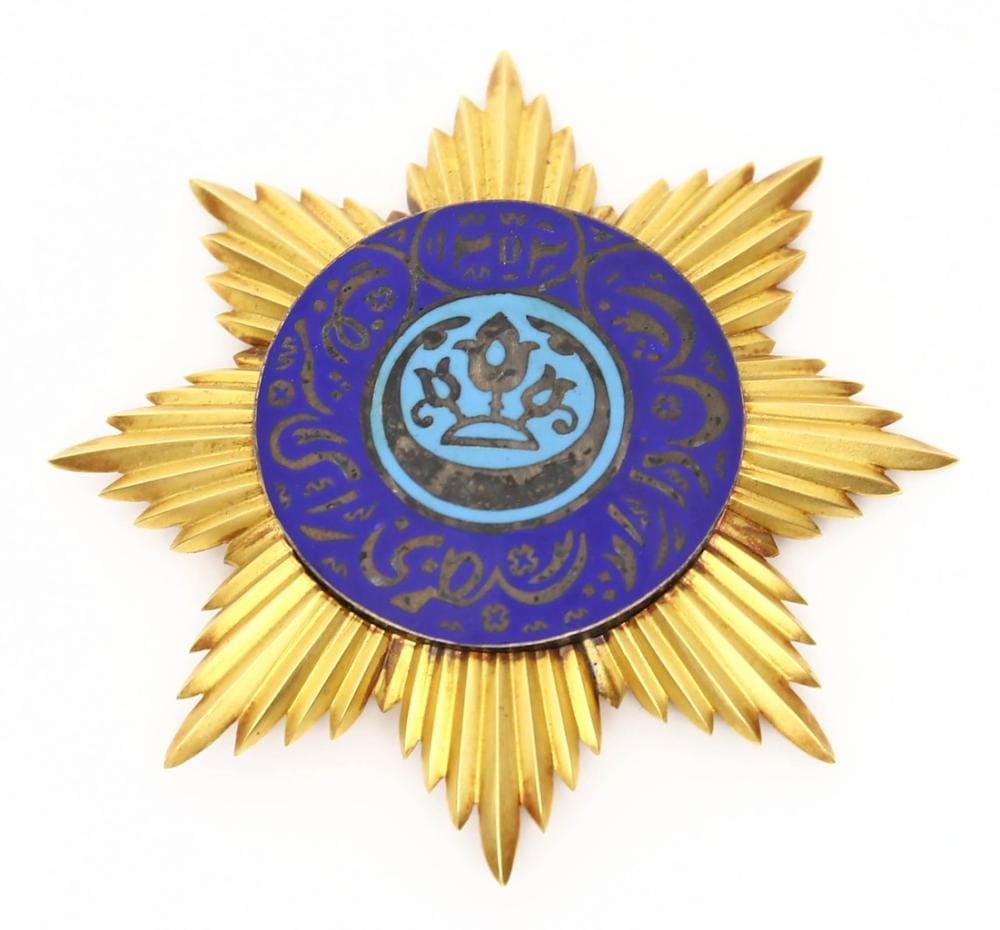 Gold breast star made by Osipov.jpg