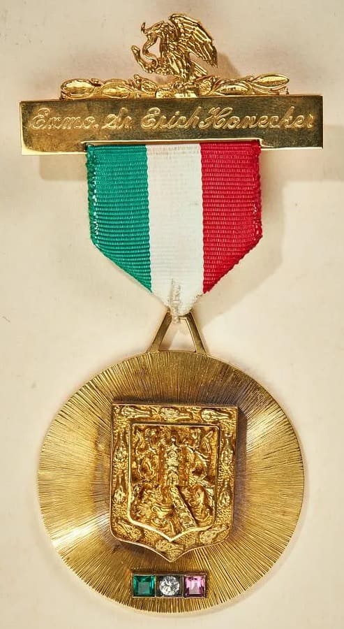 Gold Medal of  Merit of the City of Mexico.jpg