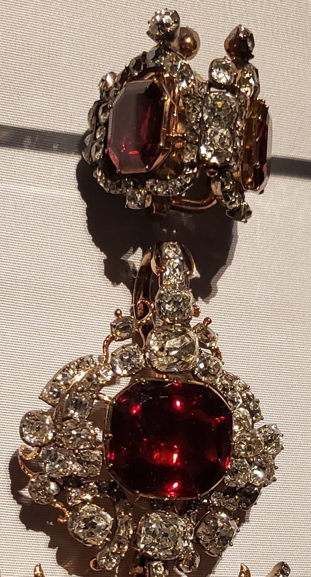 Golden  Fleece  of Five Bell Hessonites.jpg