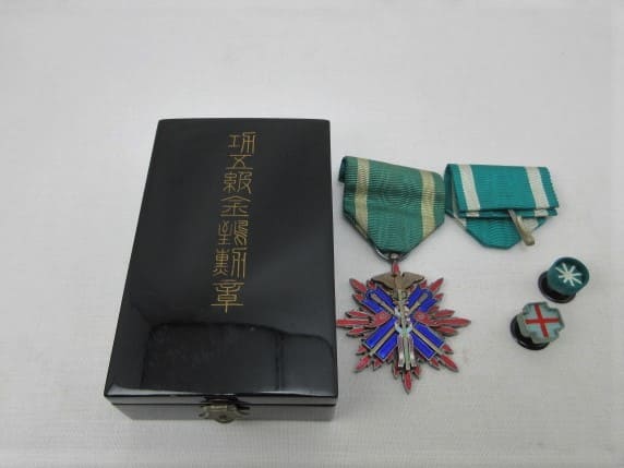 Golden Kite with Replacement  Ribbon.jpg