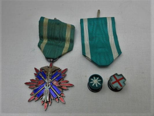 Golden Kite with Replacement   Ribbon.jpg