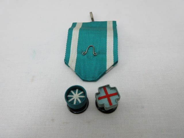 Golden  Kite with Replacement  Ribbon.jpg