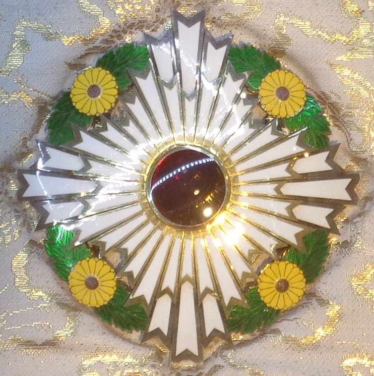 Grand  Cordon of the Order of the Chrysanthemum.jpg