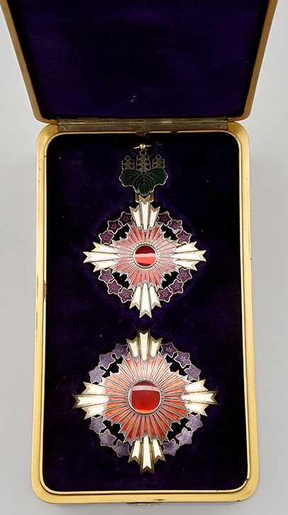 Grand  Cordon of the Order of the Paulownia Flowers.jpg