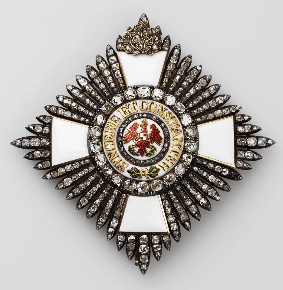 Grand Cross of the Order of the Red Eagle with Diamonds and Oak Leaves.jpg Grand Cross of the Order of the Red Eagle with Diamonds and Oak Leaves.jpg
