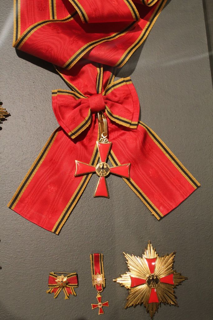 Grand Cross Special Class Order of Merit of the Federal Republic of Germany (1988).jpg