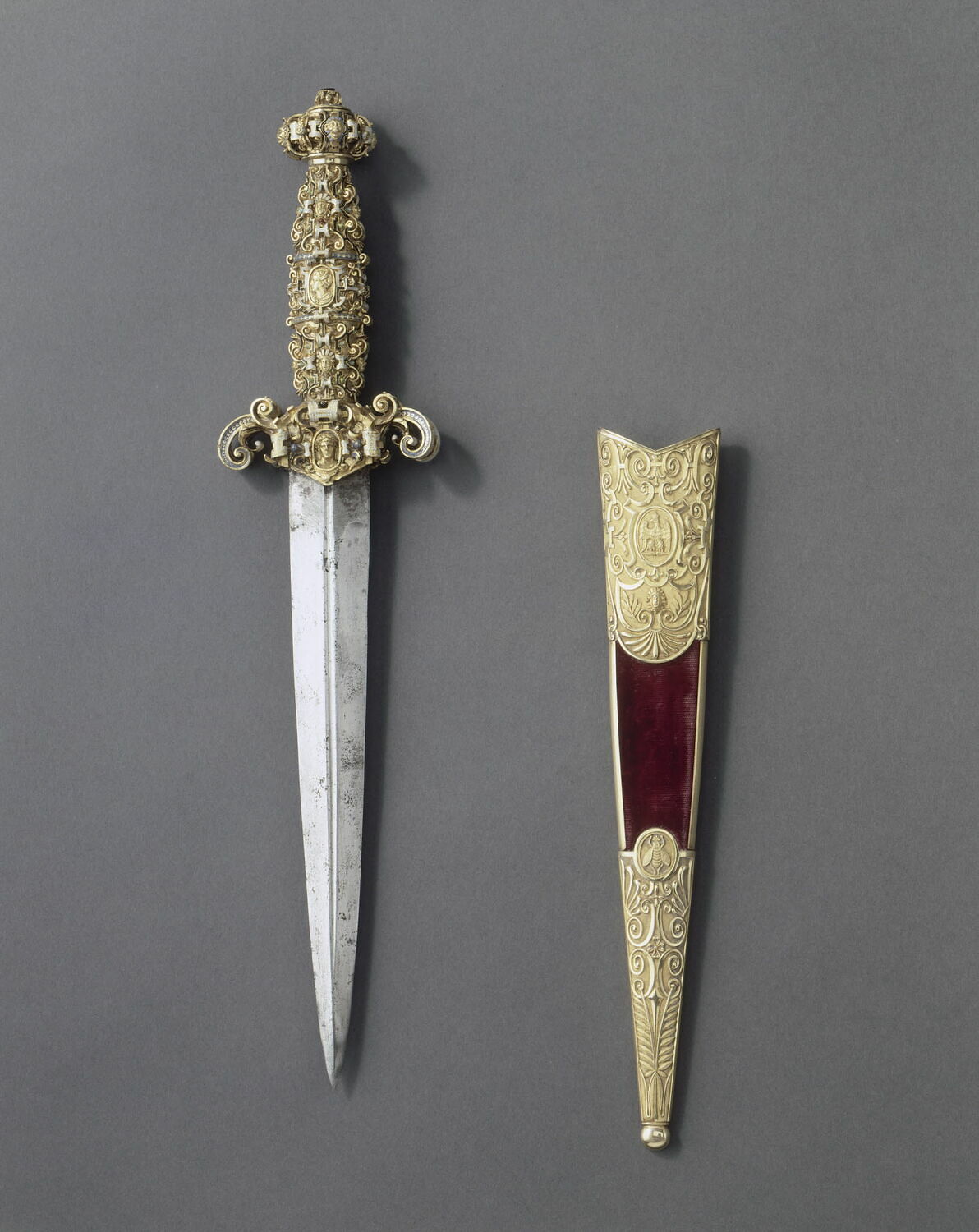 Grand_Master_of_Malta's_dagger_(Louvre).JPG