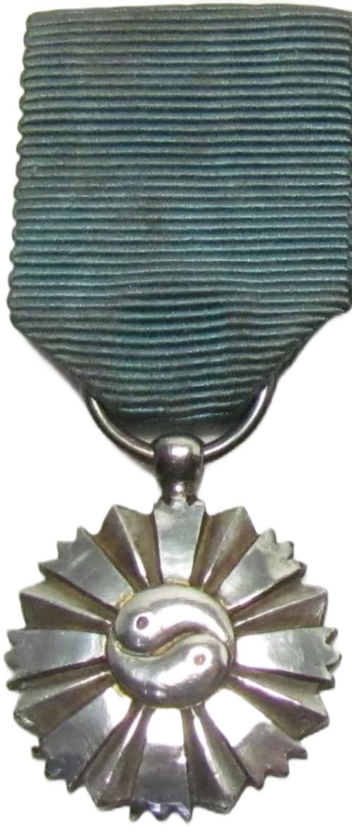 Great Japan Educational Association Membership  Medal.jpg
