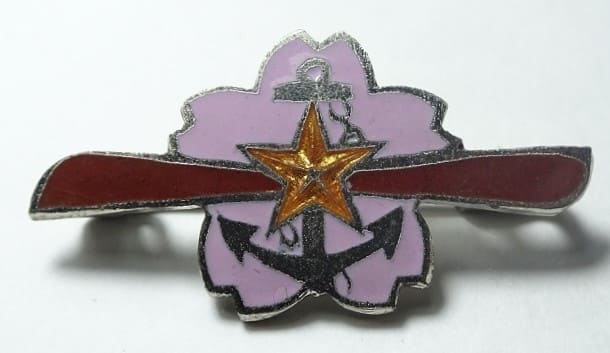Greater Japan Aviation Women's Association Regular Member's Badge.jpg