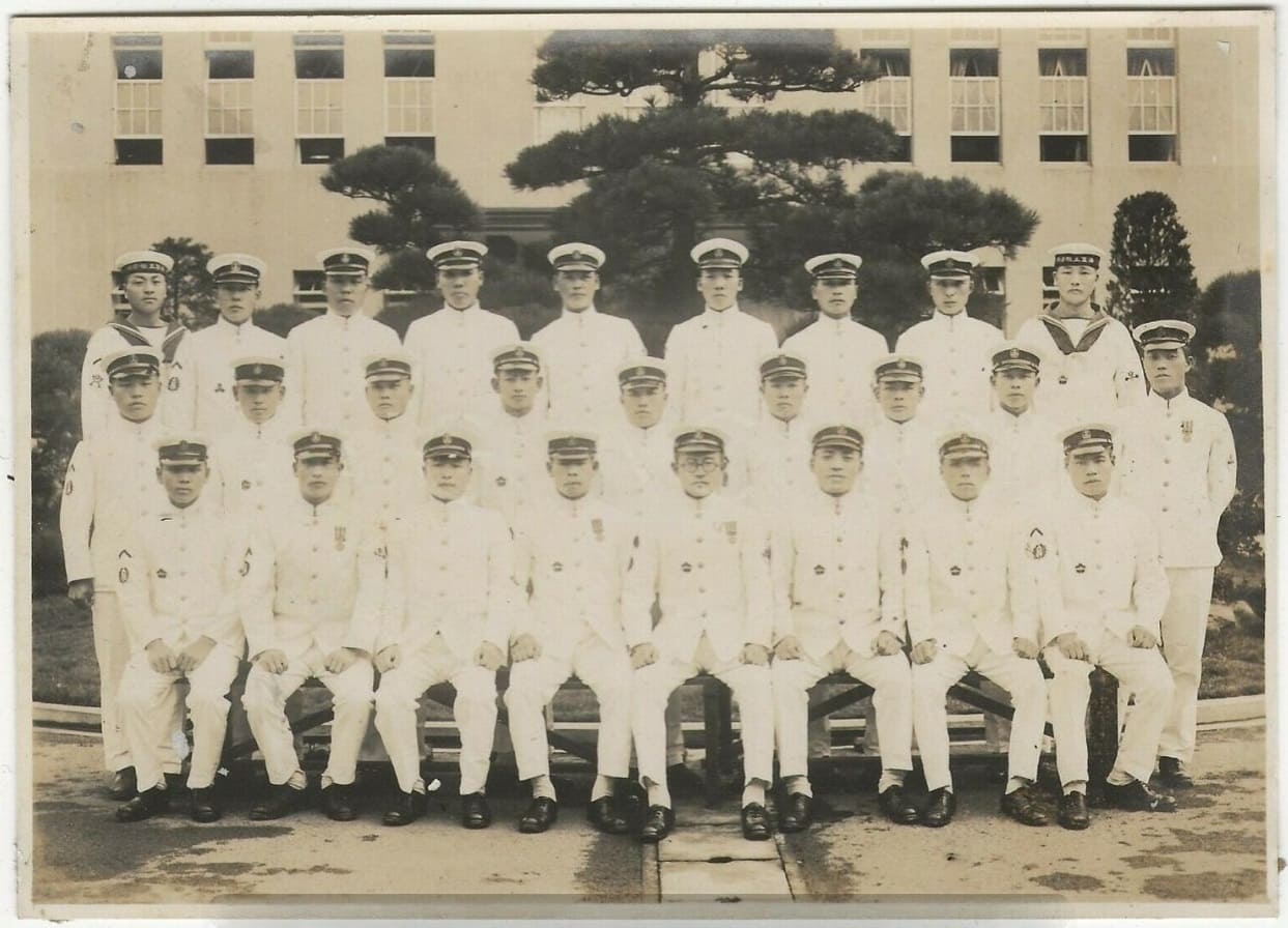 Group photo with Submarine Badges.jpg