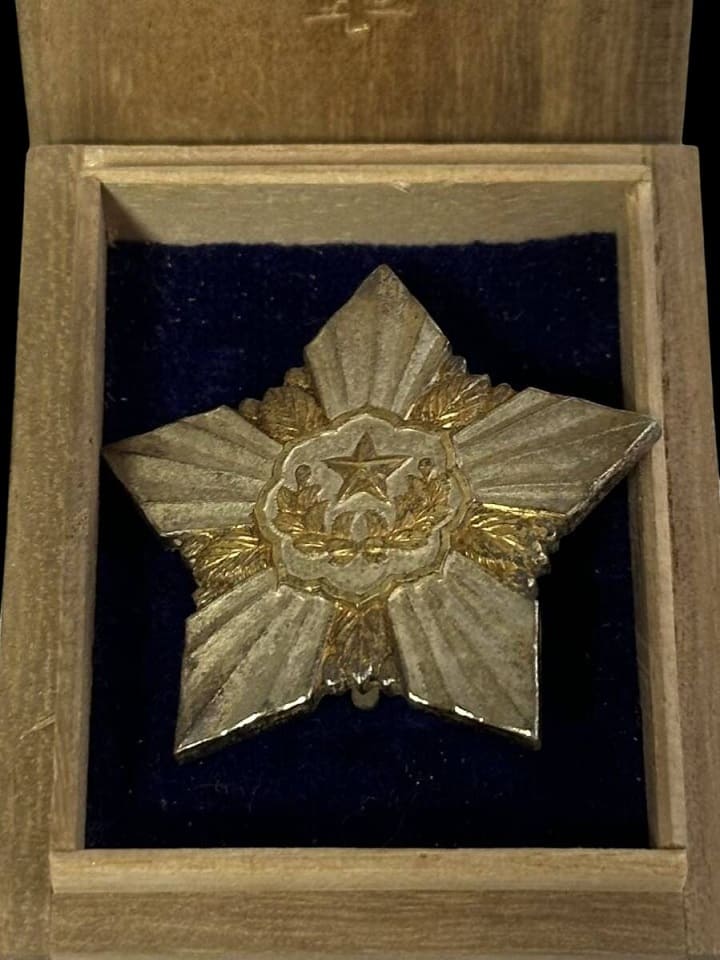 Guards Division Military Service Commemorative Badge.jpg