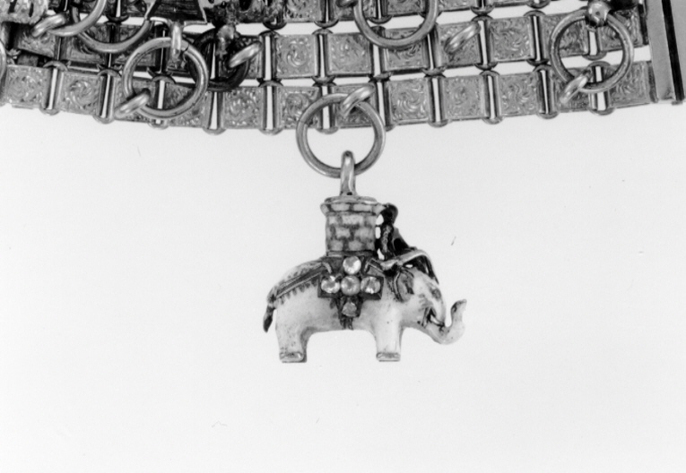 Gustaf V's Chain of Miniatures with Order of the Elephant.jpg