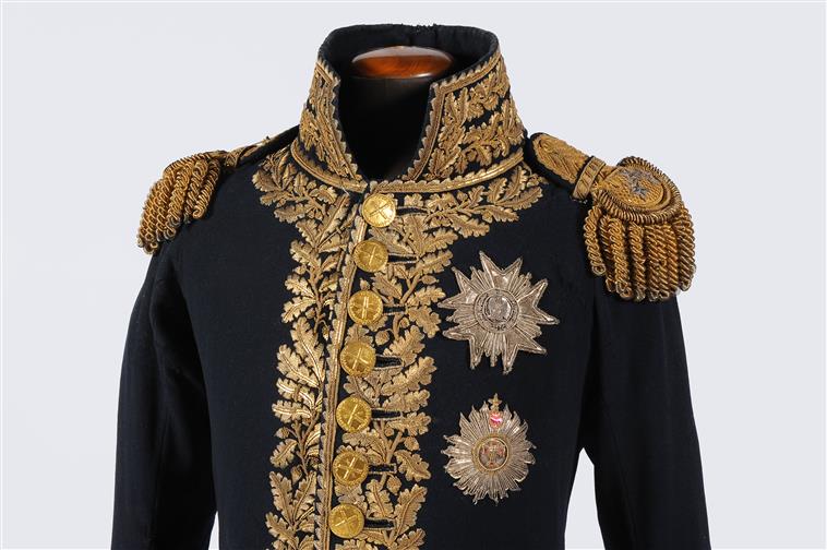 Habit  de grand uniforme du maréchal Davout.jpg