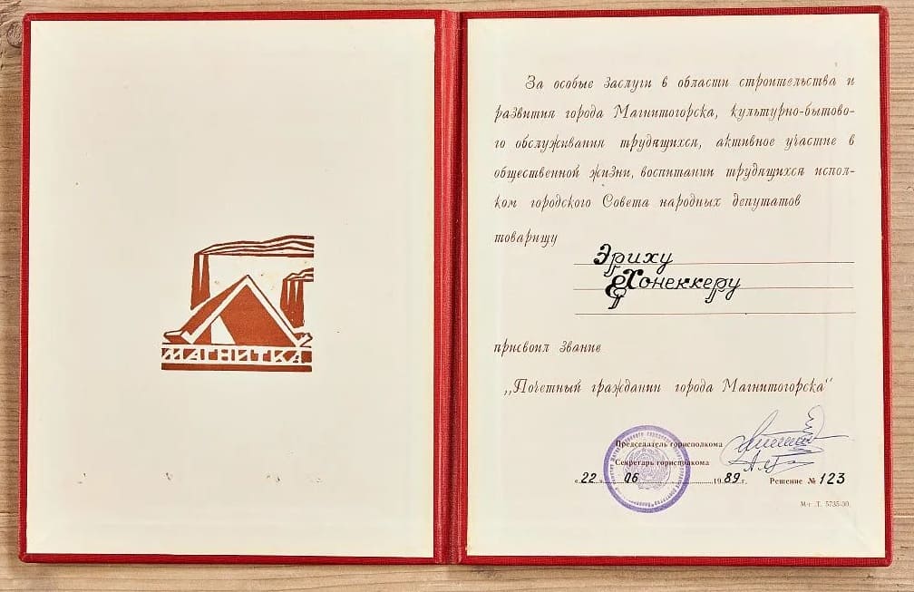 Honorary citizenship certificate for Erich Honecker.jpg
