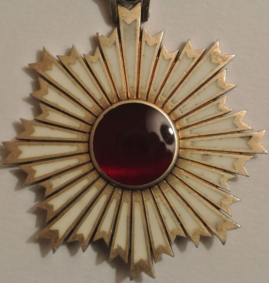 Ivory color of enamel.jpg Ivory color of enamel.jpg