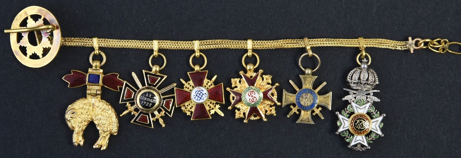 Jaime de Borbón y de Borbón-Parma Group of Miniatures Awards.jpg Jaime de Borbón y de Borbón-Parma Group of Miniatures Awards.jpg