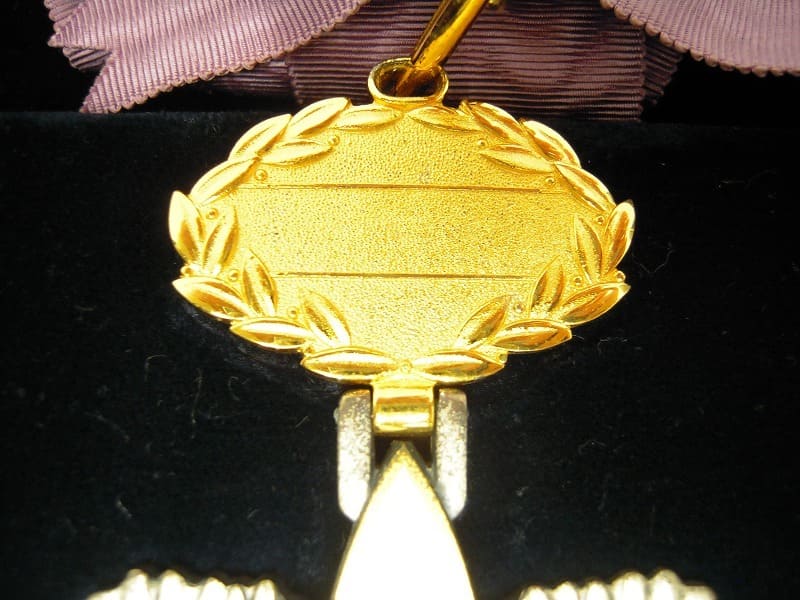 Japan Dental Association Meritorious Service  Medal.jpg