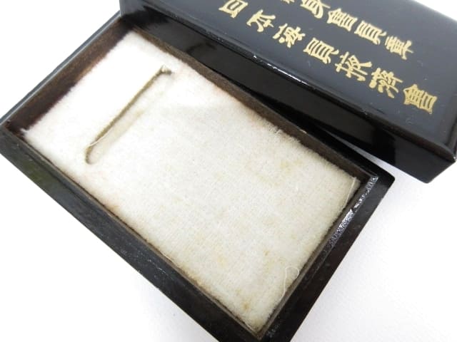 Japan Seafarers Relief Association Female  Version of Special Lifetime Member  Badge.jpg Japan Seafarers Relief Association Female  Version of Special Lifetime Member  Badge.jpg