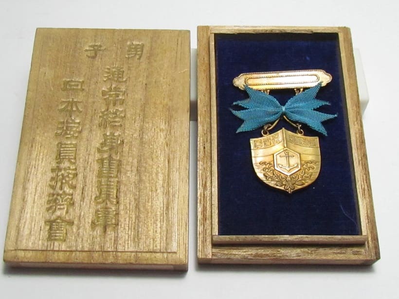Japan Seafarers  Relief Association Male Version of Regular Lifetime Member Badge.jpg