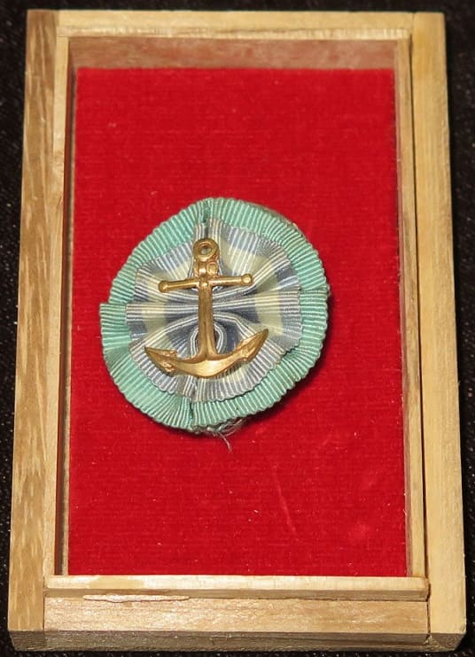 Japan Seafarers Relief Association Male Version of Regular  Member Badge.jpg