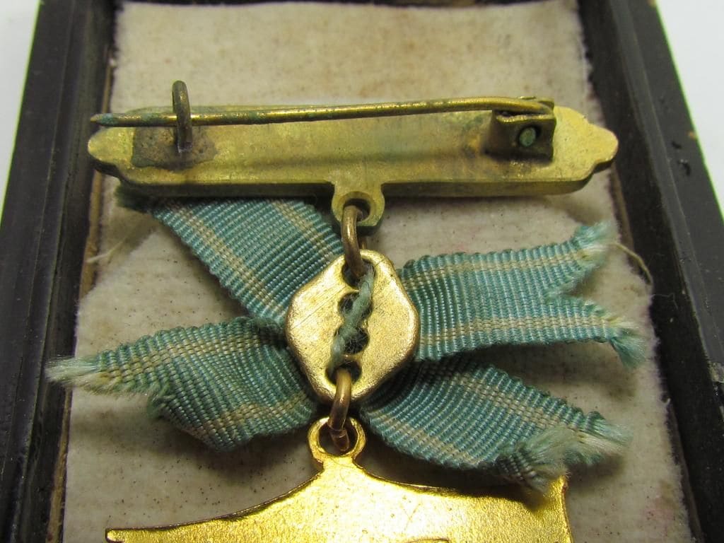 Japan Seafarers Relief Association Male Version of Special  Membership Badge.jpg Japan Seafarers Relief Association Male Version of Special  Membership Badge.jpg