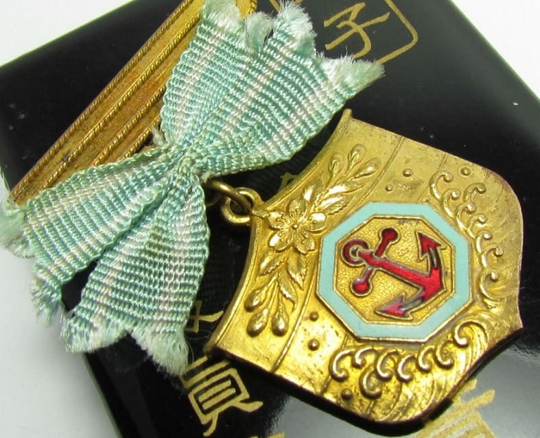 Japan  Seafarers  Relief Association Male Version of Special Membership Badge.jpg Japan  Seafarers  Relief Association Male Version of Special Membership Badge.jpg