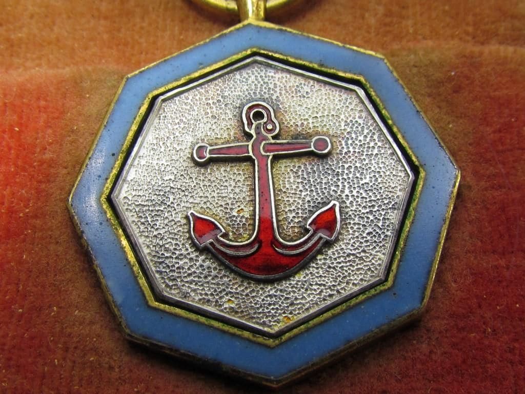 Japan Seafarers Relief Association Medal 日本海員掖濟會之章.jpg
