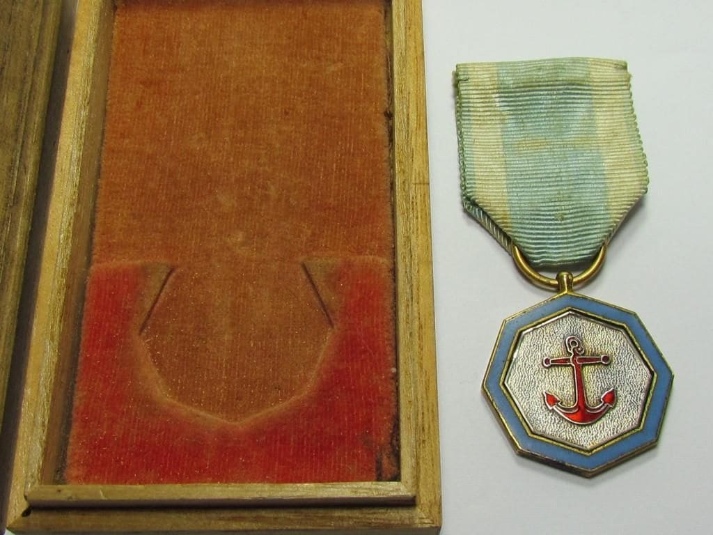 Japan   Seafarers  Relief Association Medal 日本海員掖濟會之章.jpg