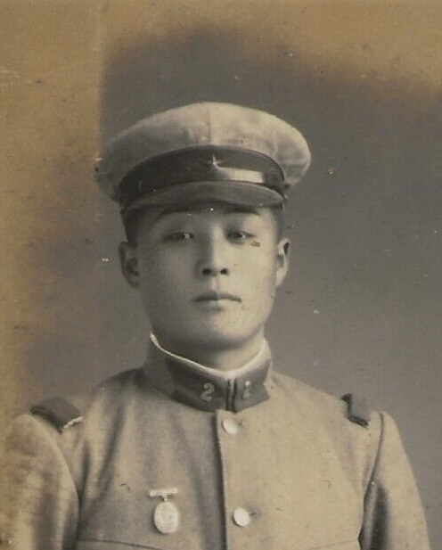 Japanese Army Army Maneuvers Badge  Photo.jpg