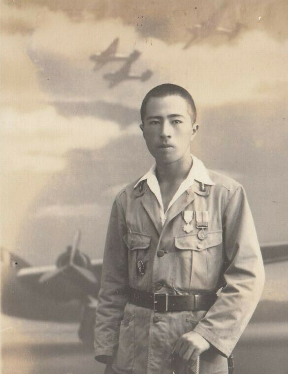 Japanese Army Pilot Badge in Photo.jpg