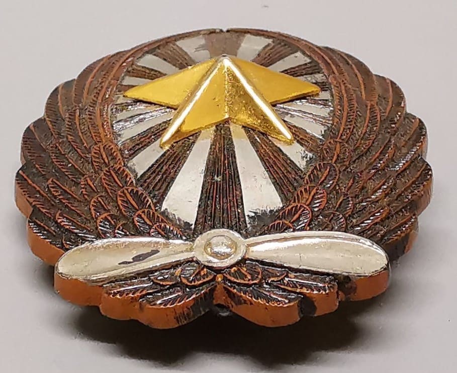Japanese Army Pilot Badge  made by Nakano Shoten.jpg Japanese Army Pilot Badge  made by Nakano Shoten.jpg