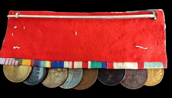Japanese medal bar  mounted im deutschen Stil.jpg