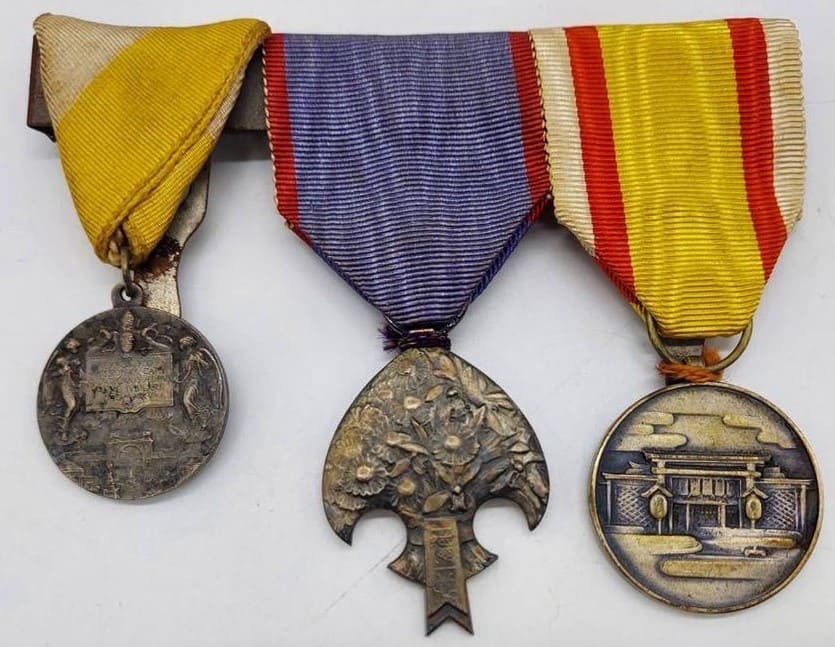 Japanese medal bar with 1925 Vatican Mission Exposition Medal in Silver.jpg
