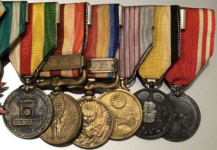 Japanese  Medal Bar with 5th class  Golden Kite ordre.jpg