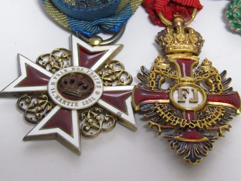 Japanese Medal  Bar with Four Foreign Orders.jpg