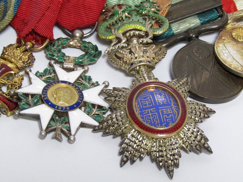 Japanese Medal Bar  with  Four Foreign Orders.jpg