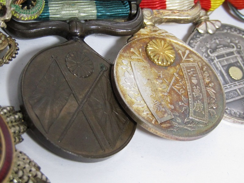 Japanese Medal Bar with Four Foreign  Orders.jpg