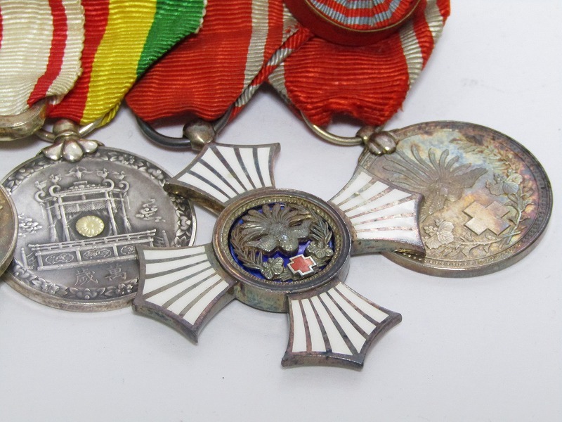 Japanese  Medal Bar with Four Foreign  Orders.jpg