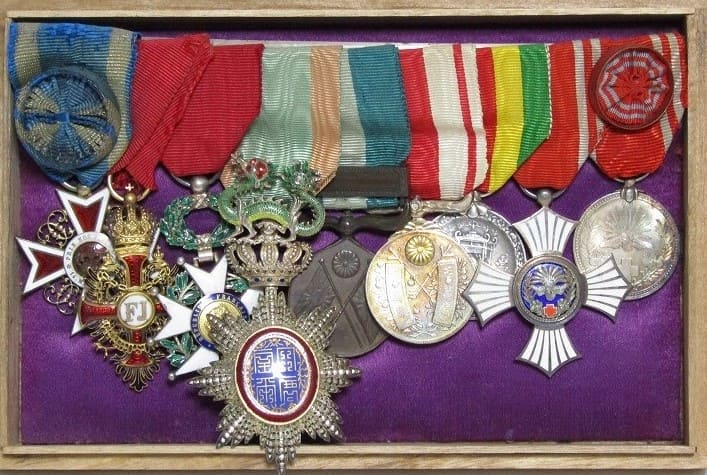 Japanese Medal Bar with Four Foreign Orders.jpg