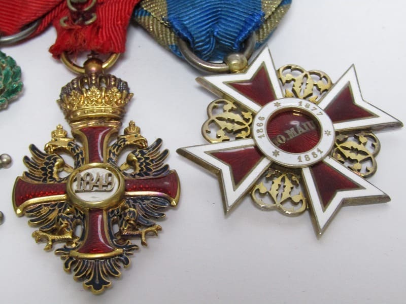 Japanese Medal Bar  with Four Foreign Orders.jpg