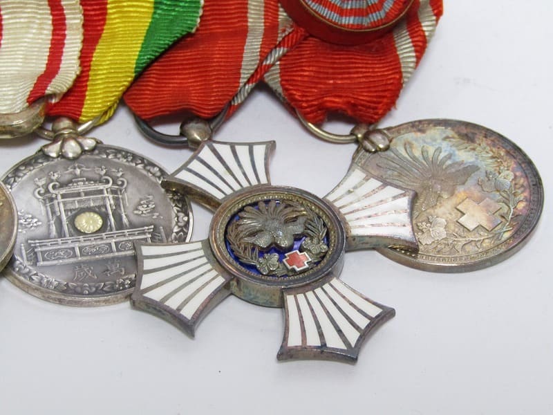 Japanese  Medal Bar with Four Foreign  Orders.jpg
