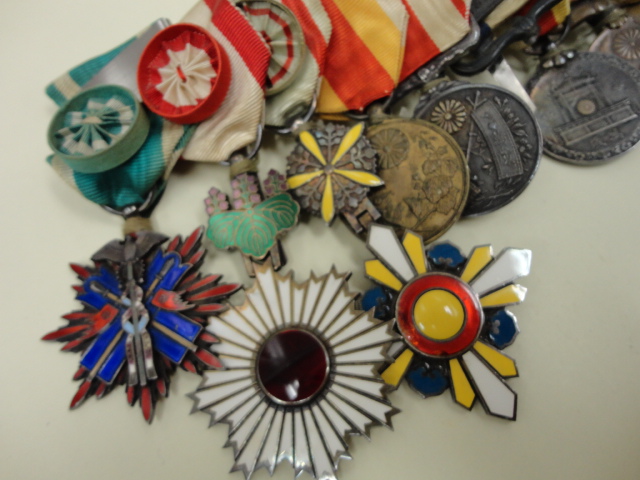 Japanese Medal Bar with Manchukuo Awards ..jpg