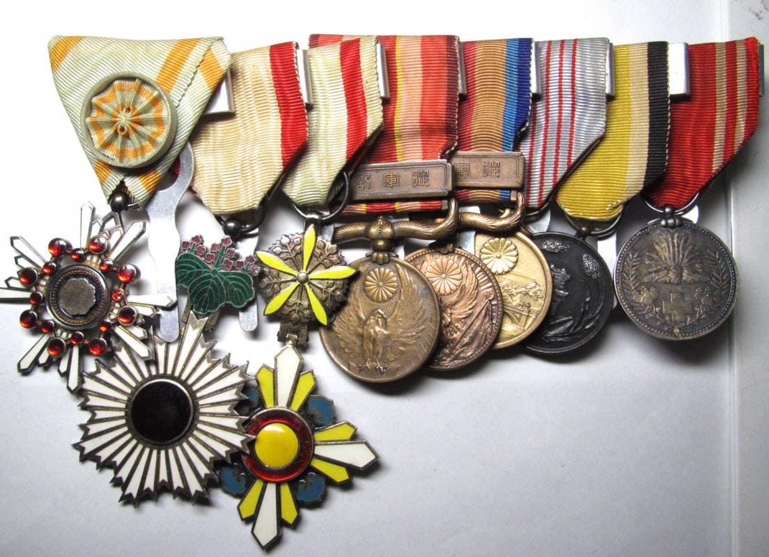 Japanese medal bar with Manchukuo order.jpg